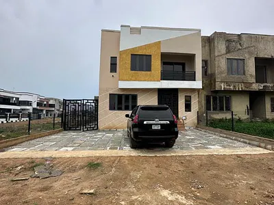 Corner Unit 3 Bedrooms Terraced Duplex with BQ