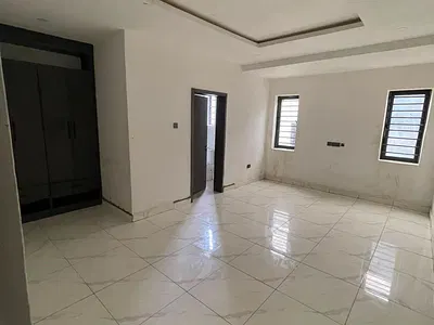 5 Bedroom Detached Duplex