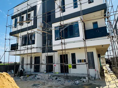 Contemporary 4 Bedroom Duplex with Private Swimming Pool