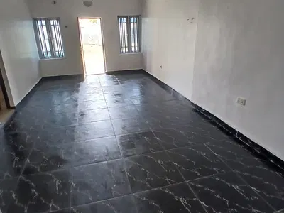 Clean and Spacious 2 Bedroom (Downstairs)
