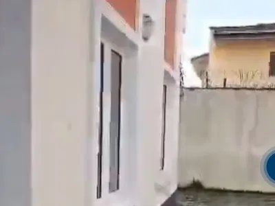 To Let Well Maintained 4 Bedroom Duplex
