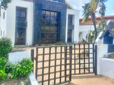 A Large 3 Bedroom Detached House with a 2 Bedroom Guest House on 730sq