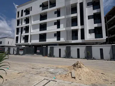 Serviced 2 Bedroom Apartment with En-Suite Rooms