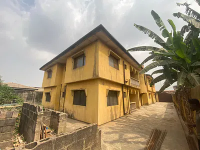 4 Units of 3 Bedrooms with 2 Shops