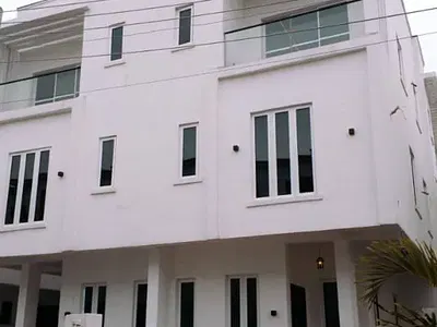 Tastefully Built Specious Luxurious 5 Bedrooms Semi Detached Duplex