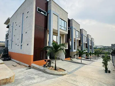 Exquisitely Built 4 Bedroom Detached Duplex