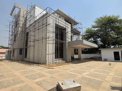 Massive 6 Bedroom Fully Detached House with Ample Space