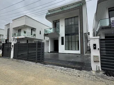 Luxe 5 Bed Duplex with Swimming Pool & BQ in a Call to Access Estate
