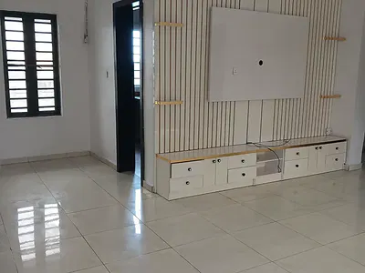Fantastic 2 Bedroom Flat Upstairs