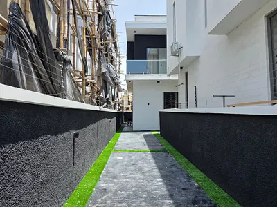 Luxury 4 Bedroom Terrace