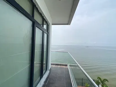 Large Waterfront Duplex with Jetty