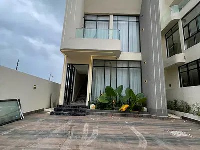 Gorgeously Finished 5 Bedroom Detached Triplex with BQ, Gym, Cinema