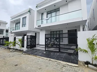 Luxury 5 Bedroom Duplex