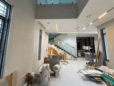 6 Bedroom Detached House