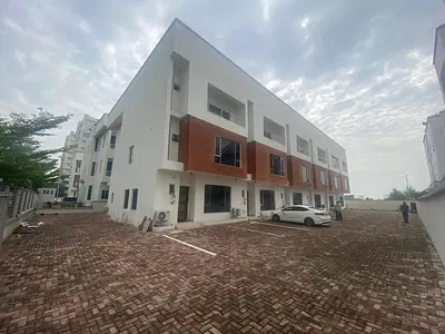 Newly Built Serviced 4 Bedroom Terrace House with a Room BQ Fitted