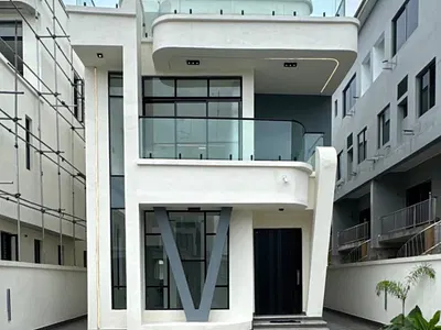 Luxury 5 Bedroom Duplex with Cinema & Gym