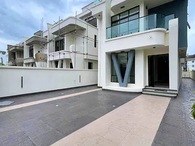 Luxury 5 Bedroom Duplex with Cinema and Gym