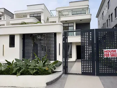 Luxury 5 Bedroom Duplex with Cinema and Gym