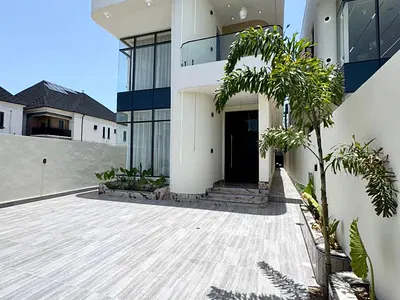 Luxury 5-Bedroom Fully Detached Duplex + Pool