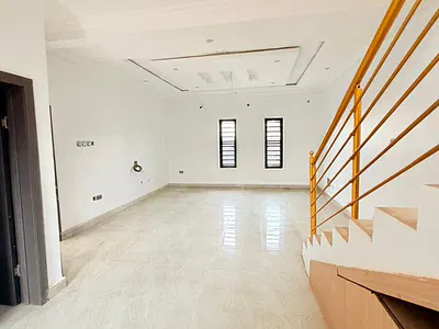 Architecturally Designed 4 Bedroom Terrace Duplex