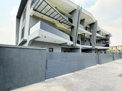 Architecturally Designed 4 Bedroom Terrace Duplex