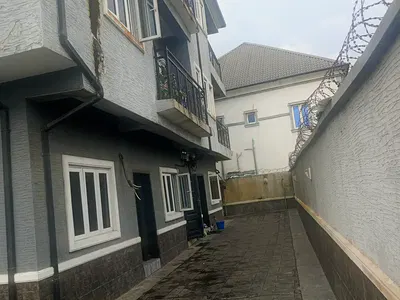 Beautiful 2 Bedroom Apartment Very Close to the Express