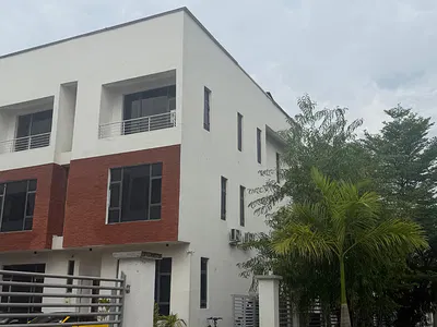 A Super Luxury Contemporary 4 Bedroom Terraced Duplex
