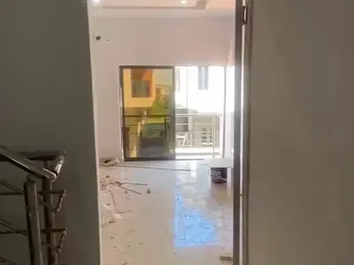 Spacious Studio Apartment with a Fitted Kitchen and Balcony