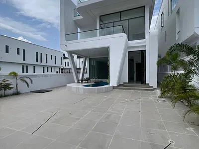 5 Bedroom Detached