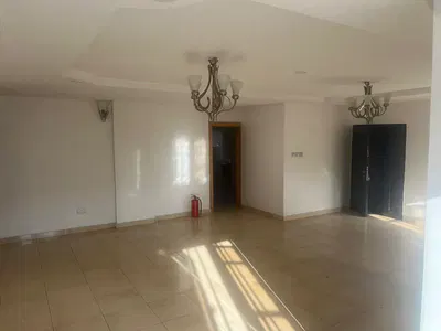 Service 3-Bedroom Apartment, a Servant Room and Rooms Ensuit