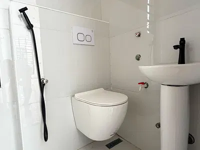 Modern 2 Bedroom Penthouse Apartment