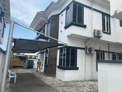 Luxury 5 Bedroom Fully Detached House with BQ