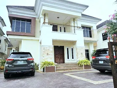 Luxury 7 Bedroom Fully Detached House for Sale