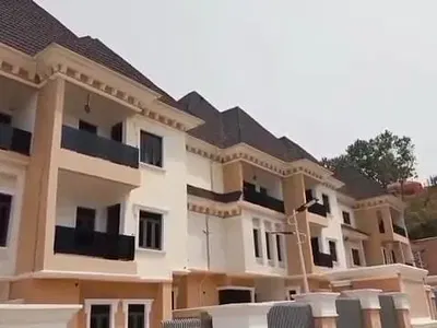 Mini Estate