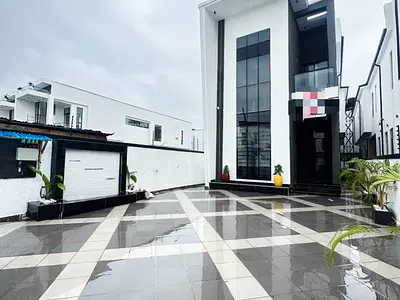A Stunning 5 Bedroom Fully Detached Duplex with BQ & Pool