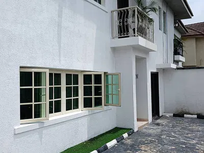 4 Units of Spacious 2 Bedrooms Flats