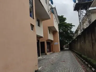 Exclusive 3 Bedroom Service Apartment with Ante Room & Big Dinning