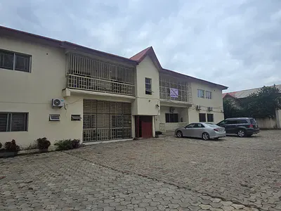Luxury 3-Bedroom Flat with Excellent Qualities