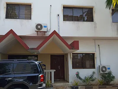 Commercial Spacious 7 Bedroom Detached House with 2 Rooms BQ,