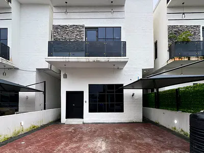 Well Maintained Luxury Standard Ensuit 4 Bedroom Fully Detached House