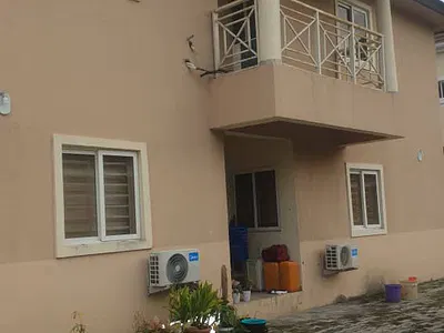 3 Bedrooms Flat