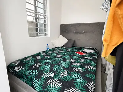 Spacious Downstairs Room BQ at Orchid Road