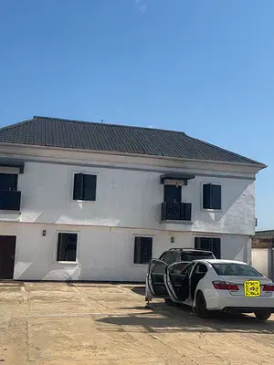 Massive 6 Bedroom Detached House with 3 Shops Infornt Available