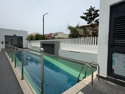Spacious 5 Bed Terrace with Pool