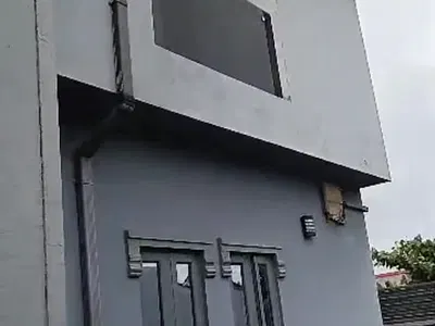 Massive 3 Bedroom Apartment 2 People in the Compound 3mins to Express