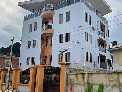 Luxurious Newly Built 2 Bedroom Flat in a Gated Estate