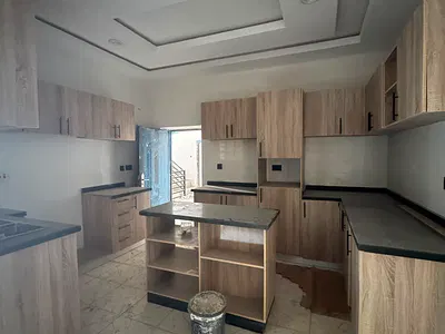 Luxury 3 Bedroom Flat with BQ