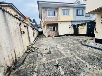 A 5 Bedroom House with a BQ in Lekki Phase 1.