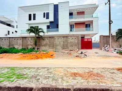 Newly Built 5 Bedroom Fully Detached Duplex with a Room BQ