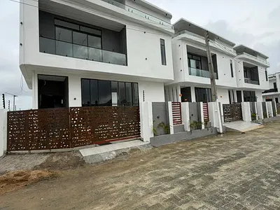 Beautiful 4 Bedroom Detached Duplex in a Secure Estate
